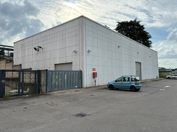 locale commerciale in vendita a Nerviano
