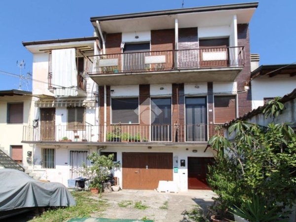 casa indipendente in vendita a Nerviano in zona Sant'Ilario