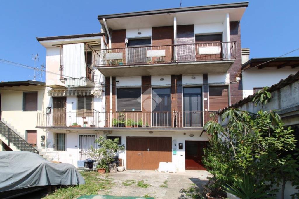 casa indipendente in vendita a Nerviano in zona Sant'Ilario