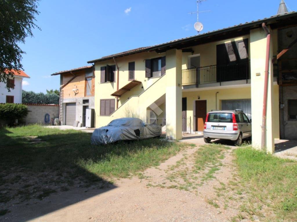 appartamento in vendita a Nerviano in zona Cantone