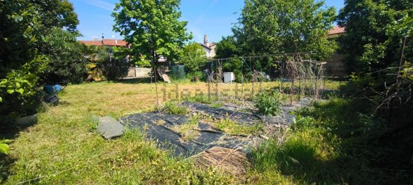 terreno edificabile in vendita a Nerviano in zona Sant'Ilario