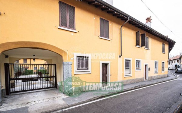 casa indipendente in vendita a Nerviano in zona Sant'Ilario