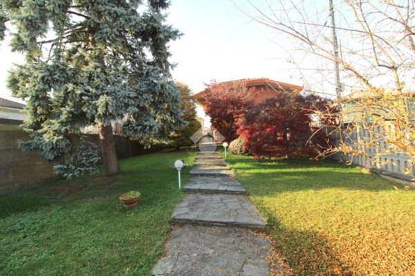 casa indipendente in vendita a Nerviano in zona Sant'Ilario