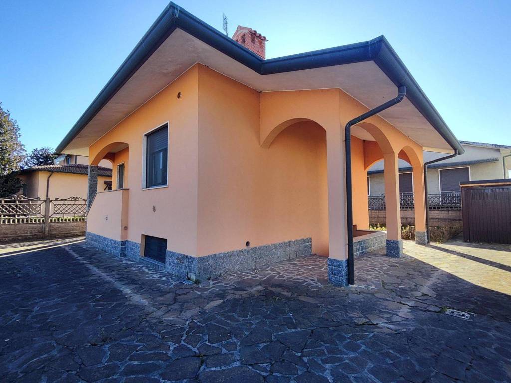 casa indipendente in vendita a Nerviano in zona Villanova