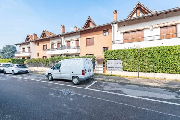 appartamento in vendita a Nerviano in zona Villanova