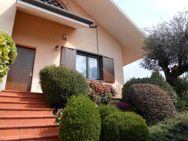 casa indipendente in vendita a Nerviano in zona Villanova