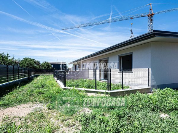 casa indipendente in vendita a Nerviano in zona Cantone