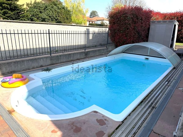 casa indipendente in vendita a Nerviano in zona Sant'Ilario