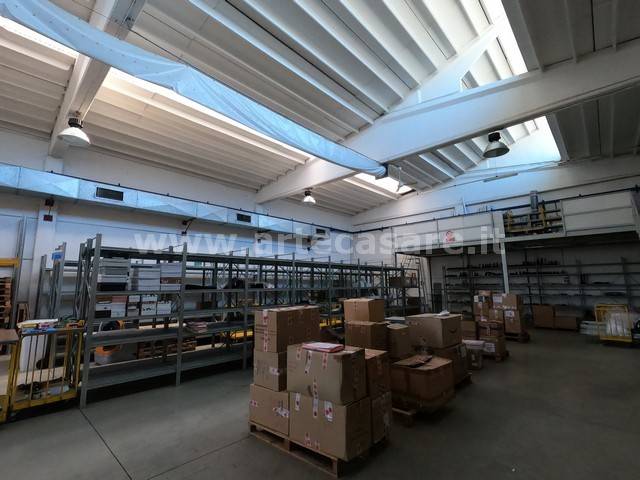 locale commerciale in vendita a Nerviano