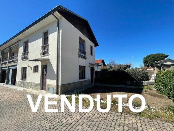 casa indipendente in vendita a Nerviano in zona Villanova