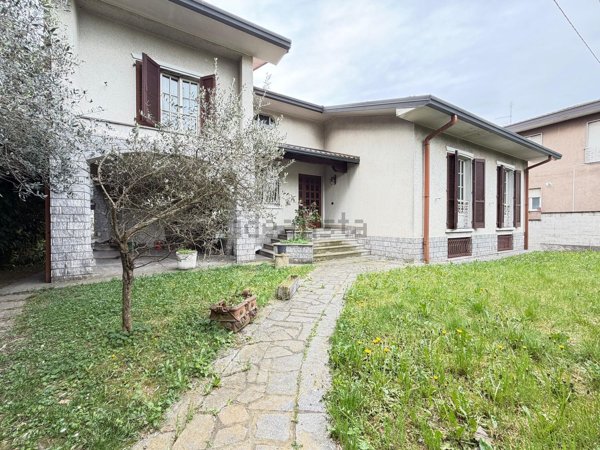 casa indipendente in vendita a Nerviano