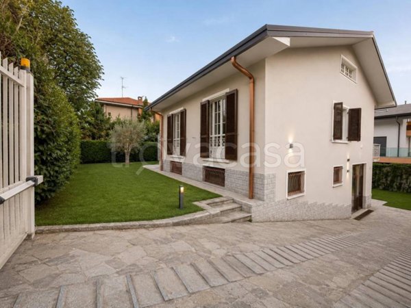 casa indipendente in vendita a Nerviano in zona Villanova