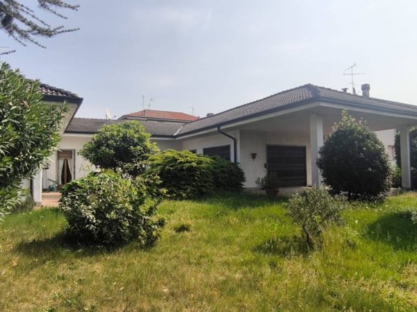 casa indipendente in vendita a Nerviano in zona Sant'Ilario