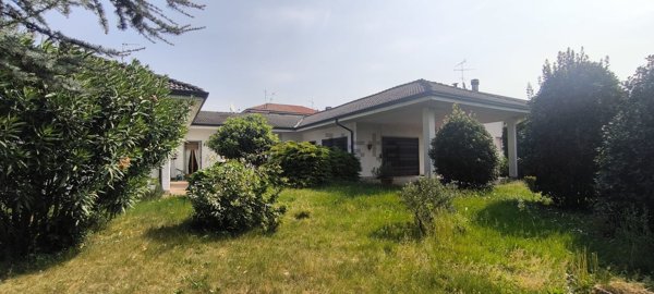 casa indipendente in vendita a Nerviano in zona Sant'Ilario