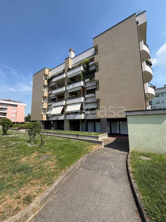 negozio in vendita a Nerviano