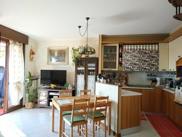 appartamento in vendita a Nerviano in zona Cantone