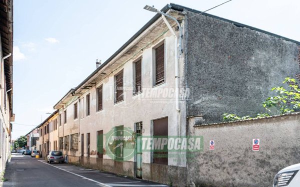casa indipendente in vendita a Nerviano in zona Sant'Ilario