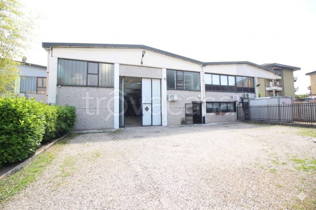 locale commerciale in vendita a Nerviano