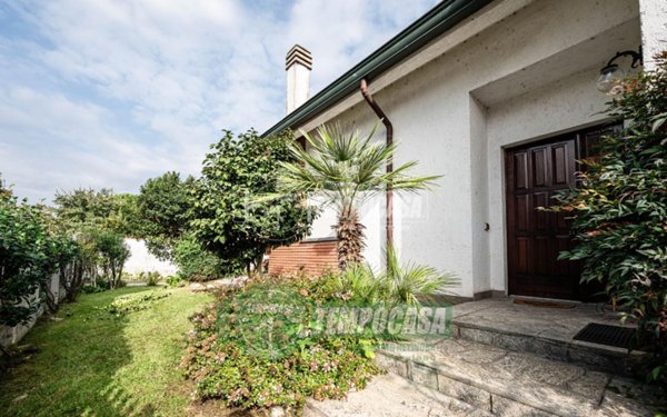 casa indipendente in vendita a Nerviano in zona Villanova