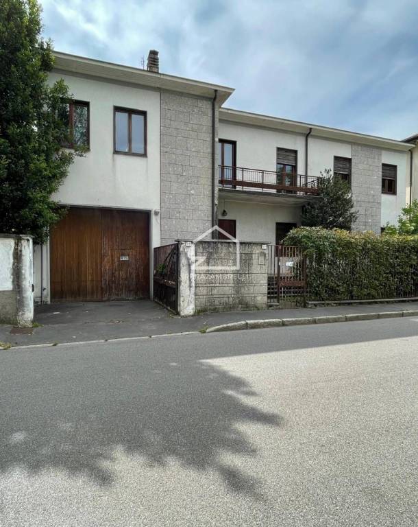 casa indipendente in vendita a Nerviano in zona Villanova