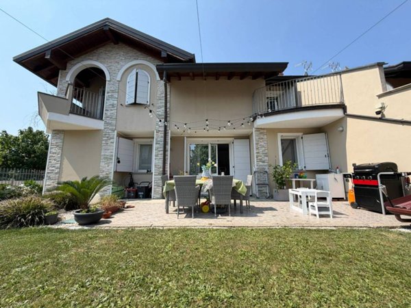 casa indipendente in vendita a Nerviano in zona Villanova