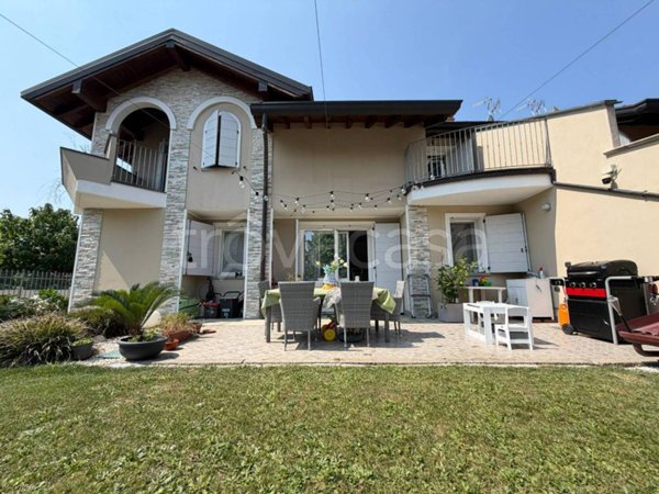 casa indipendente in vendita a Nerviano in zona Villanova
