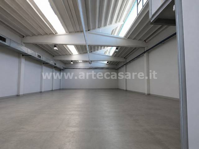 locale commerciale in vendita a Nerviano