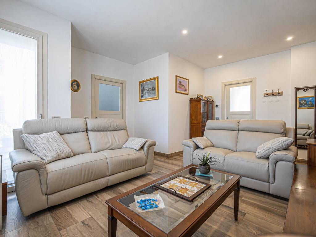 casa indipendente in vendita a Nerviano in zona Garbatola