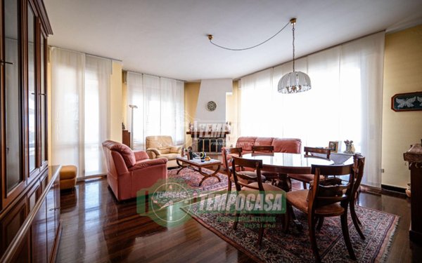 appartamento in vendita a Nerviano in zona Villanova