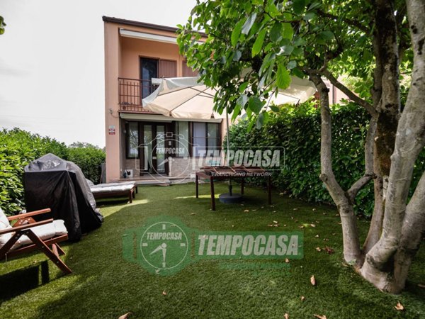casa indipendente in vendita a Nerviano in zona Garbatola