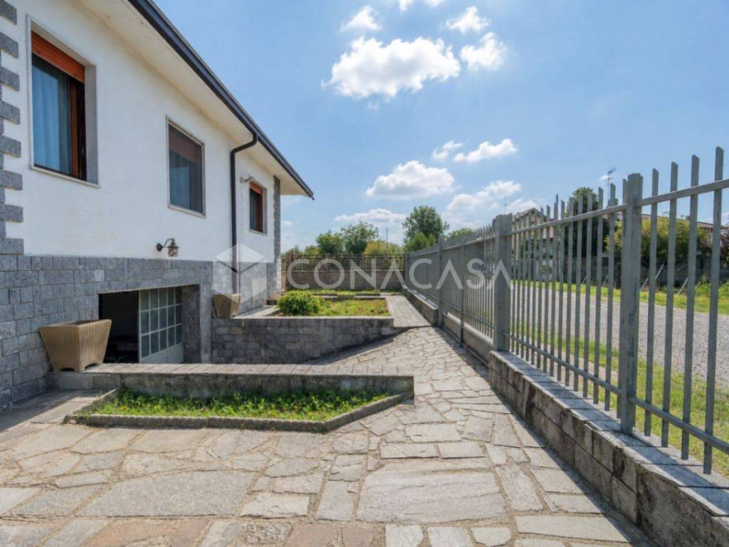 casa indipendente in vendita a Nerviano in zona Garbatola