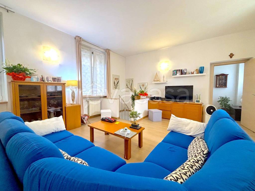 casa indipendente in vendita a Nerviano in zona Sant'Ilario