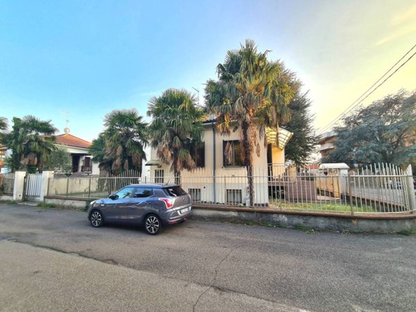 casa indipendente in vendita a Nerviano in zona Villanova