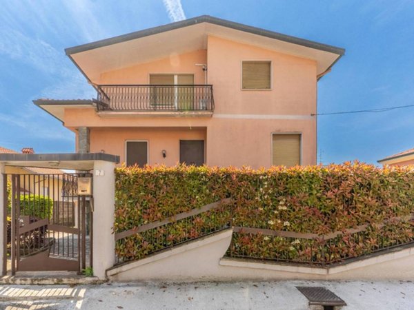 casa indipendente in vendita a Nerviano in zona Sant'Ilario