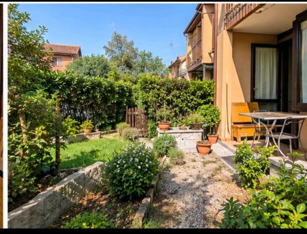 casa indipendente in vendita a Nerviano in zona Garbatola