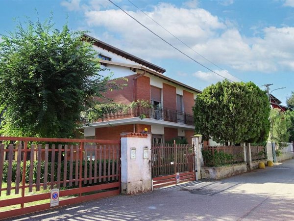 casa indipendente in vendita a Nerviano in zona Villanova