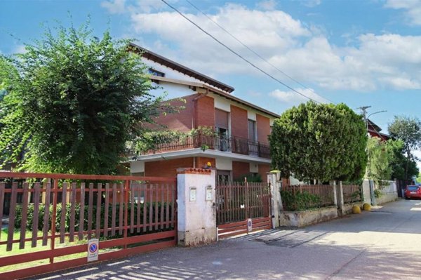 casa indipendente in vendita a Nerviano in zona Villanova