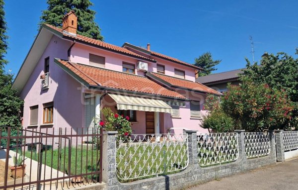 casa indipendente in vendita a Nerviano in zona Villanova