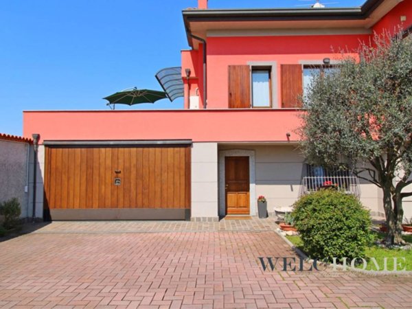 casa indipendente in vendita a Nerviano in zona Sant'Ilario