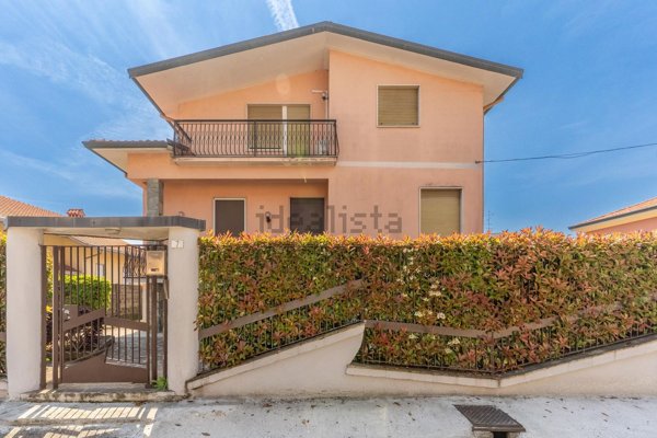 casa indipendente in vendita a Nerviano in zona Sant'Ilario
