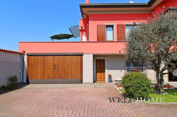 casa indipendente in vendita a Nerviano in zona Sant'Ilario