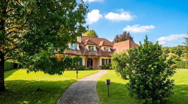 casa indipendente in vendita a Nerviano in zona Villanova