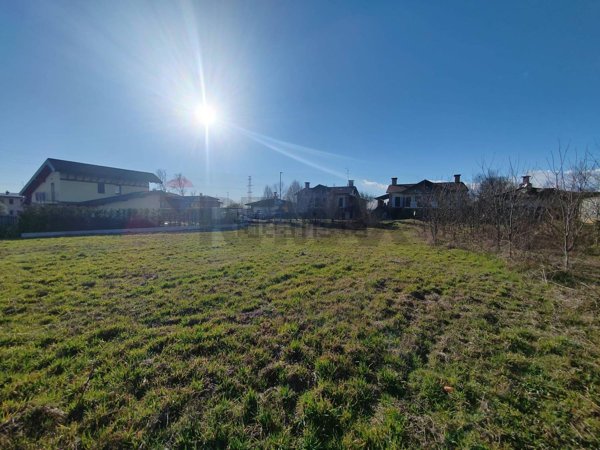 terreno edificabile in vendita a Nosate