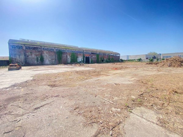 locale commerciale in vendita a Novate Milanese