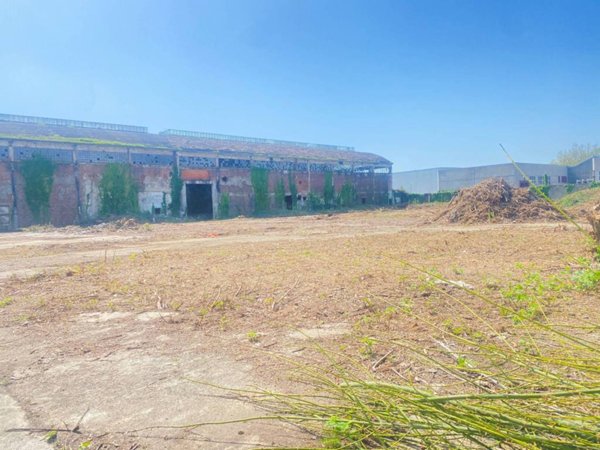 locale commerciale in vendita a Novate Milanese
