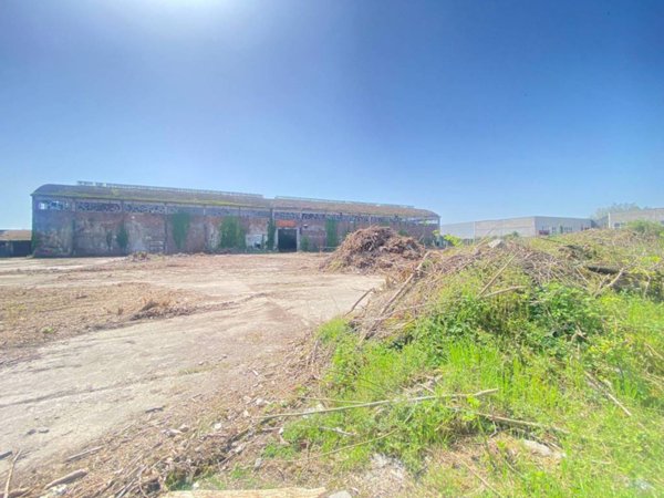 locale commerciale in vendita a Novate Milanese