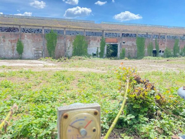 locale commerciale in vendita a Novate Milanese