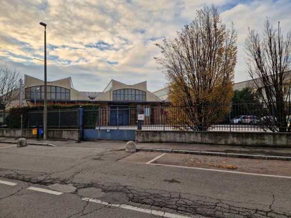 locale commerciale in vendita a Novate Milanese