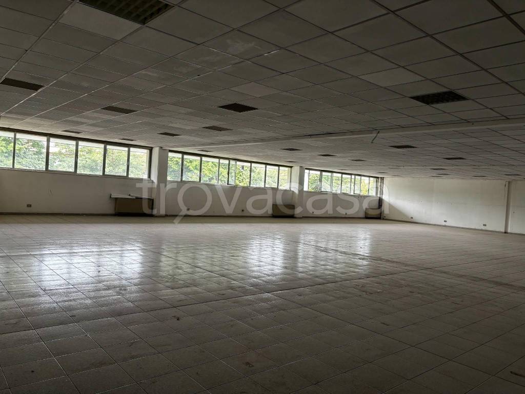 locale commerciale in vendita a Novate Milanese