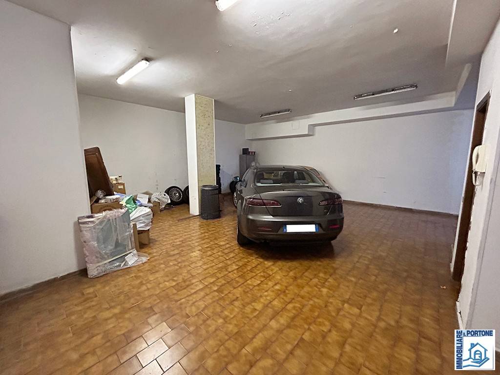 locale commerciale in vendita a Novate Milanese